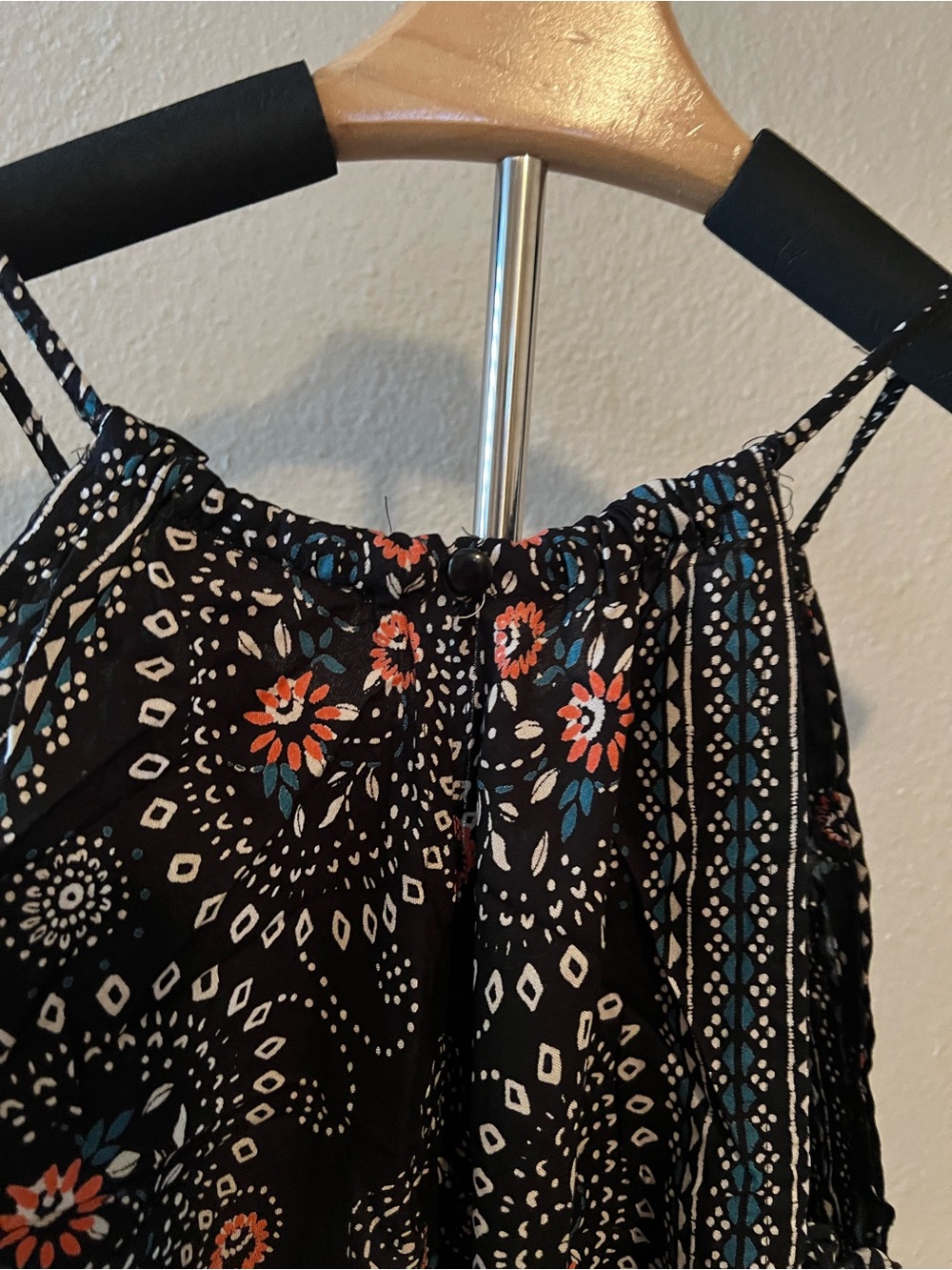 Sleeveless Black Bandana Print Handkerchief Hem Camisole - Picture 5 of 8